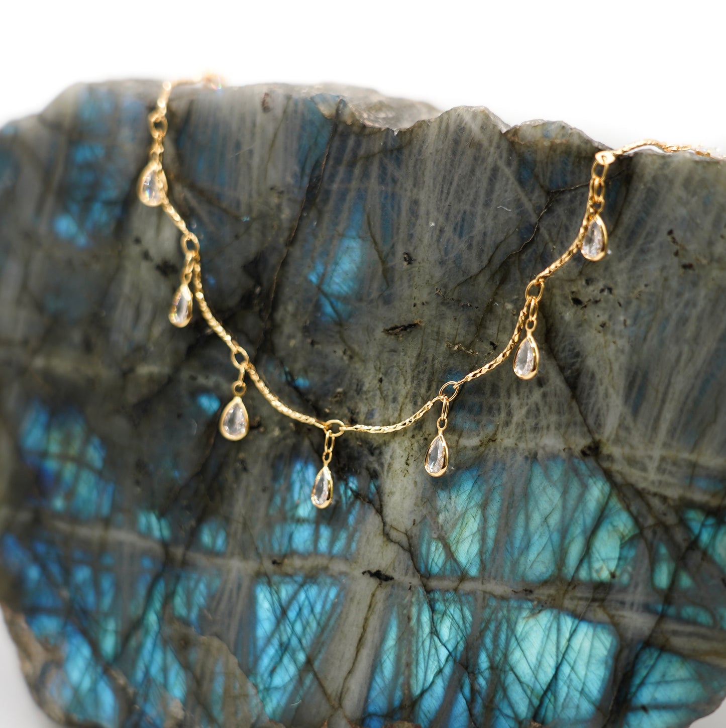 SHOOTING STAR Dancing Teardrop Necklace